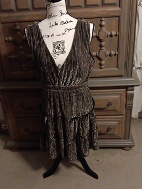 Metallic Tiered V-Neck Mini Dress - Black & Gold